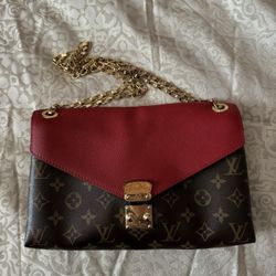 Louis Vuitton Purse 