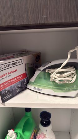 Black+Decker Easy Steam Compact Iron
