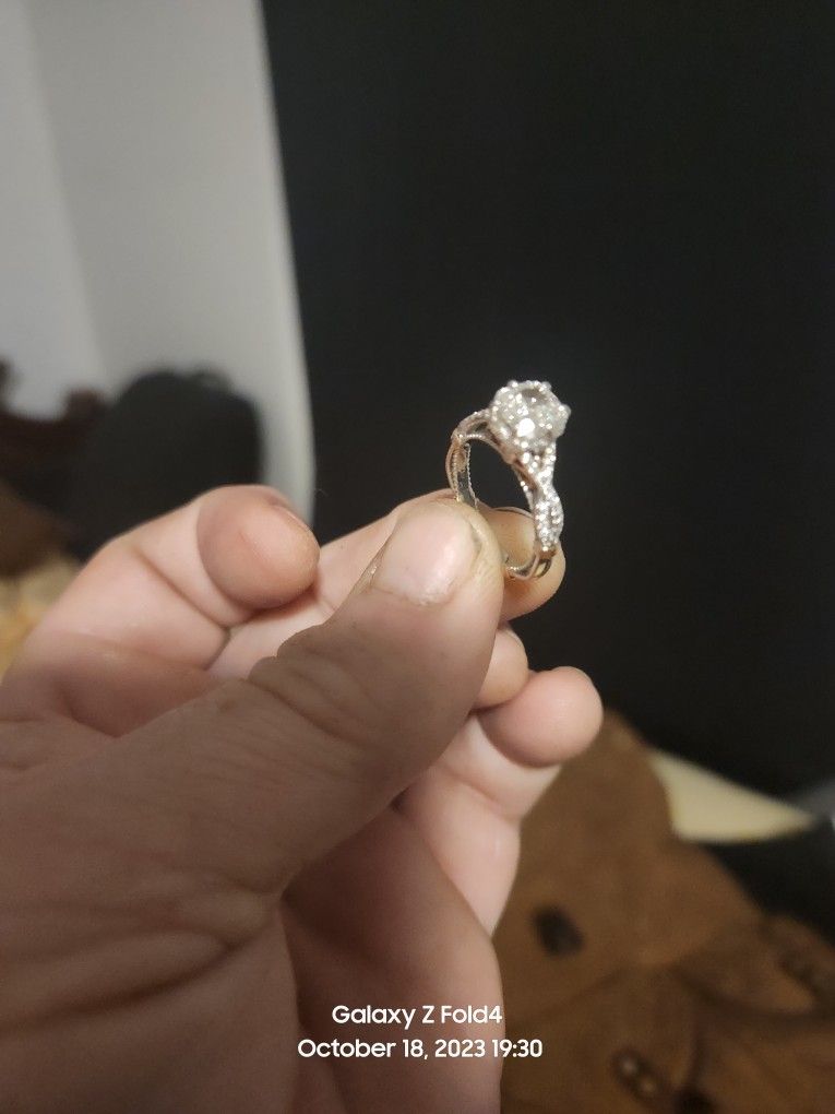 Insanely Beautiful Engagement Ring 