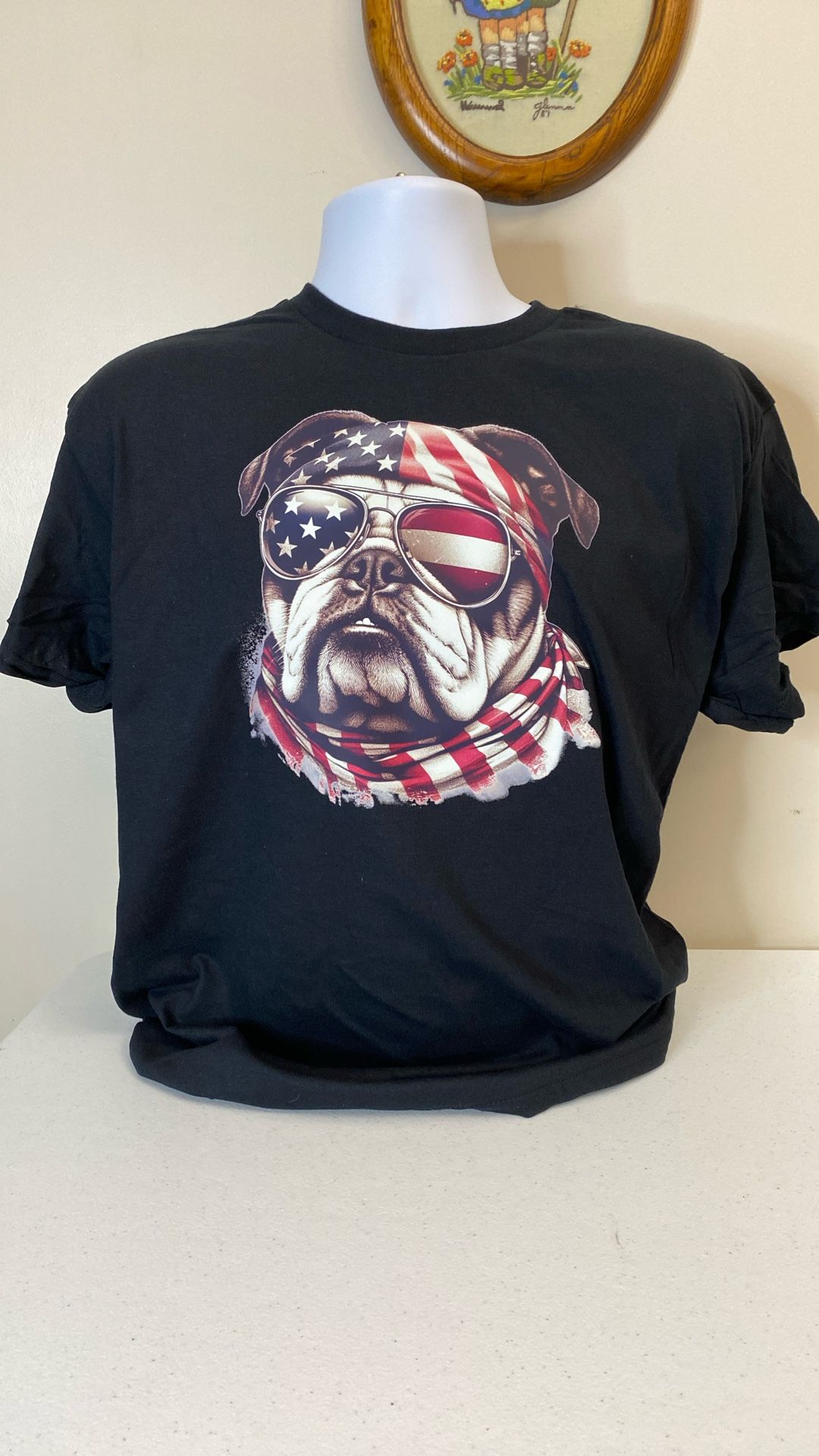 Bulldog, American Flag Design T-Shirt, New, Gildan 50–50, Size Large, (item 359)