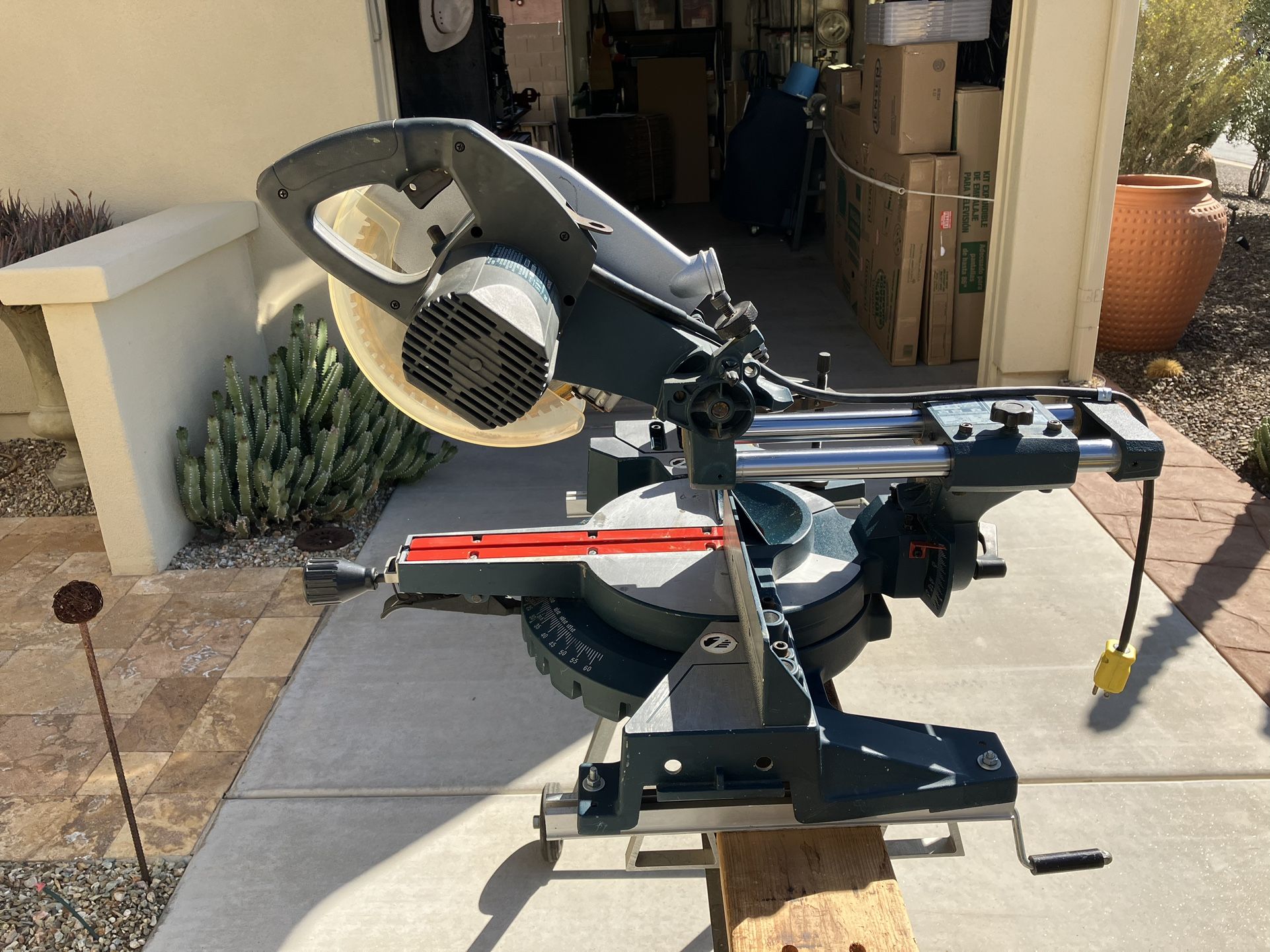 Bosch 3915 10” Sliding Compound Miter Saw With Milwaukee Tool Stand for