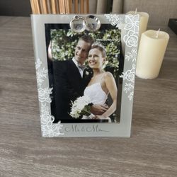 Hallmark Mr & Mrs Picture Frame 5 X 7