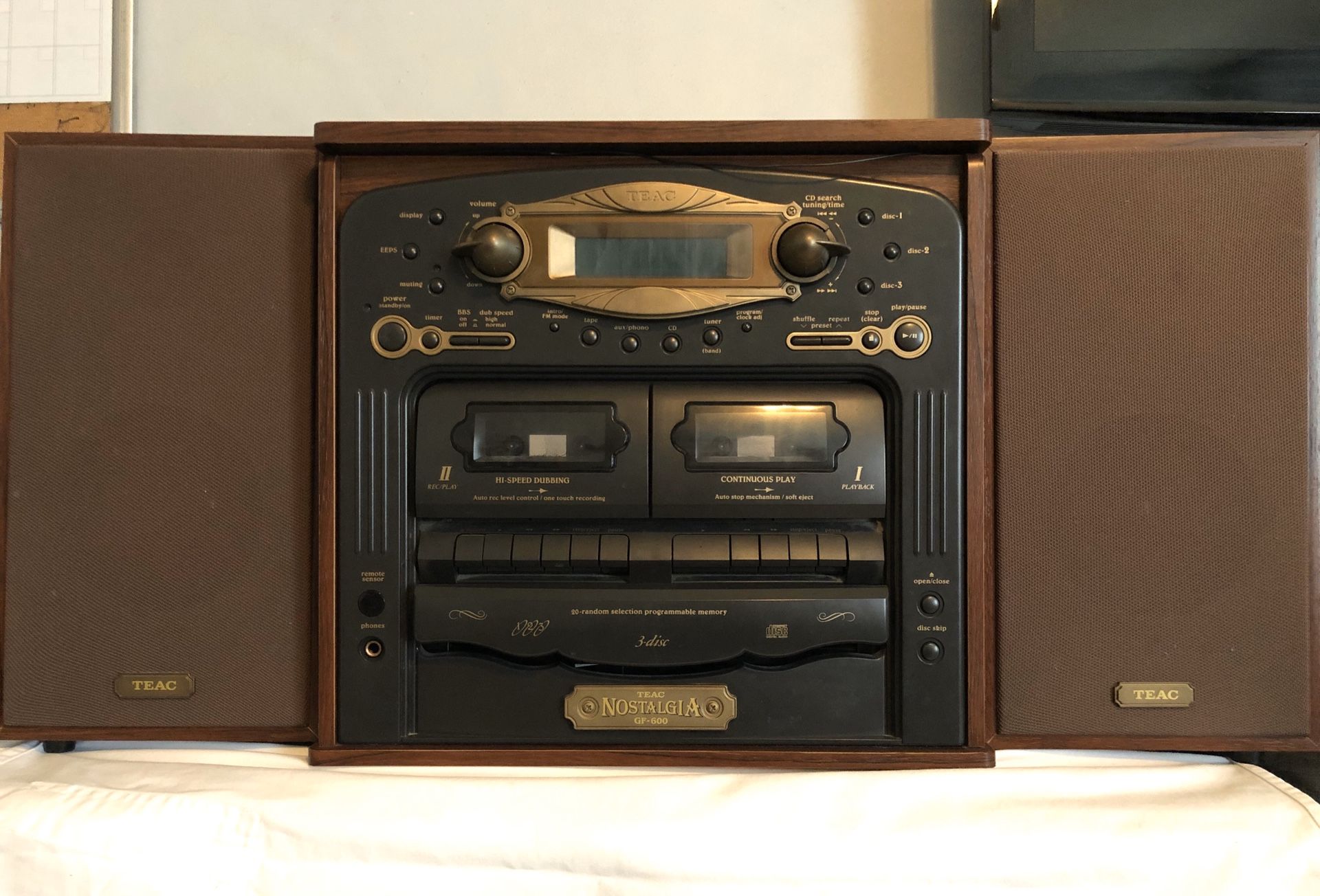 Nostalgia TEAC GF-600 Vinyl Record Player FM Radio Tape Player