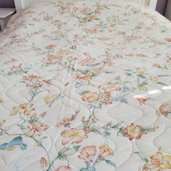 King Sized Flower Print Comforter / Bedspread
