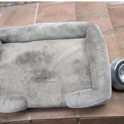 🐕🐶Dog Bed And 2 Stainless Steel Bowls🐶❣️🐕