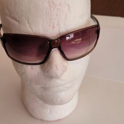 Electric Visual VOL Sunglasses Brown Wrap Kurt Wastell Signature Y2K
Vintage. Good shape, very minor scratches that should not impact your
vision.