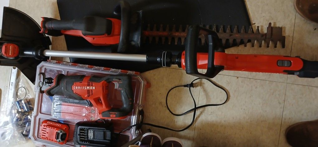 CRAFTSMAN WITH CHARGER AND BATTERY
