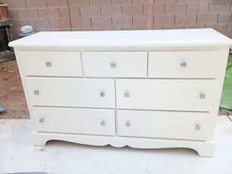 White seven drawer dresser