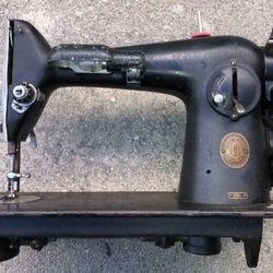 1950's Singer Sewing Machine , Model 201