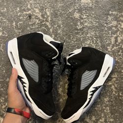 jordan 5 oreos size 9 ( looks cleaner out of pics ) and i cleaned the bottoms 