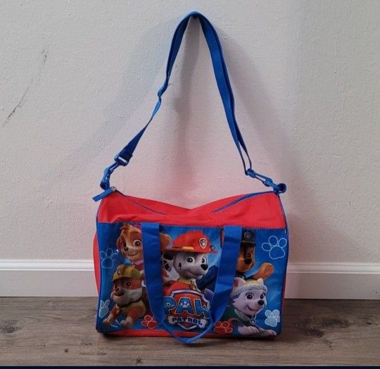 Paw Patrol Duffle Bag. Ajustable Shoulder Strap. Top Handle. Durable. Kids Carry-On Bag. Accessories. Travel/Beach. For Boys/Toddler. Gently Used.