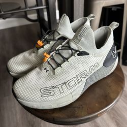 Under ArmourHOVR Phantom 3 SE Storm 'Olive Green' size 12 men (weatherproof shoe!)