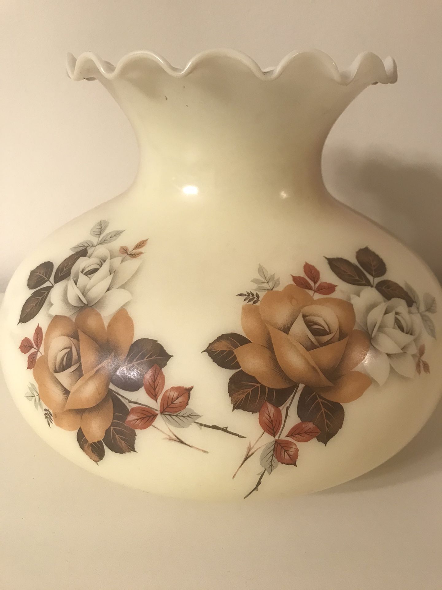 VINTAGE HAND PAINTED CRIMPED GLASS OIL LAMP SHADE