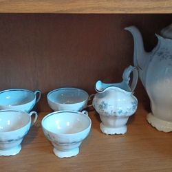 Haviland " Blue Garland" Tea And Dinner Service