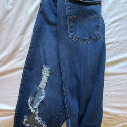 DARK WASH WOMEN  LEVIS JEANS