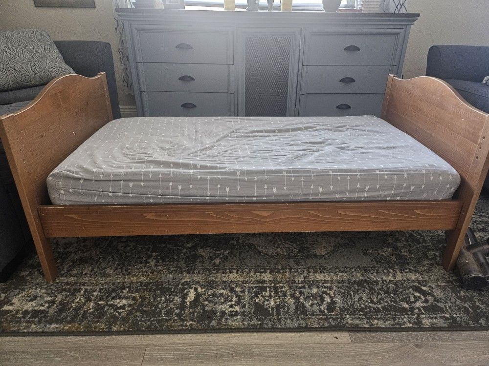 Crib/Toddler Bed