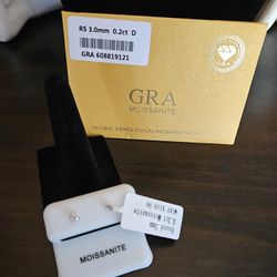 Certified Round-Cut Moissanite Stud Earrings 3mm