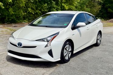 2016 Toyota Prius Four Hybrid – Only 54k Miles – Beautiful Interior