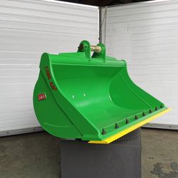 Excavator Hitachi ZX-70/ZX-75/ZX-80 Clean-Up (MUD) Bucket 48-inches Width. Without the Pin.