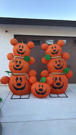 Mickey Halloween Pumpkin Tower