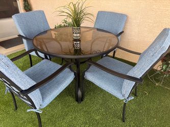 Great condition patio set (read description) DELIVERY AVAILABLE