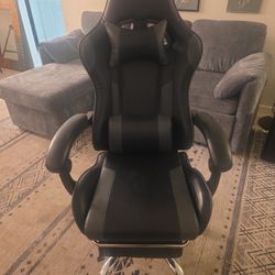Racing-Style Gaming Chair – Good Condition