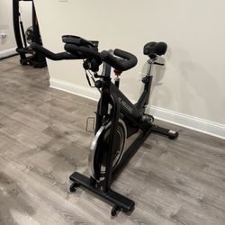 MAXKARE EXERCISE BIKE IN LIKE NEW CONDITION. USED ONLY A FEW TIMES. CLEAN, NO SMOKING,NO PETS HOME. EXCELLENT FOR ANY GYM. $150.00 OR BEST OFFER. 