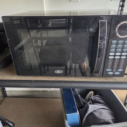 Oster 1000 Watt Microwave Oven
