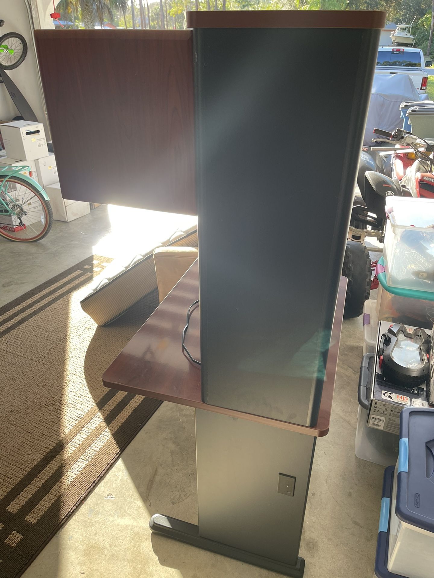 Desk With Hutch