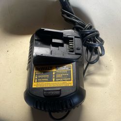 Dewalt 12 and 20 V cigarette lighter charger