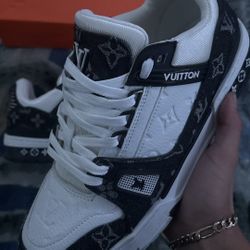 100$ Louis Vuitton Trainers Black & White 