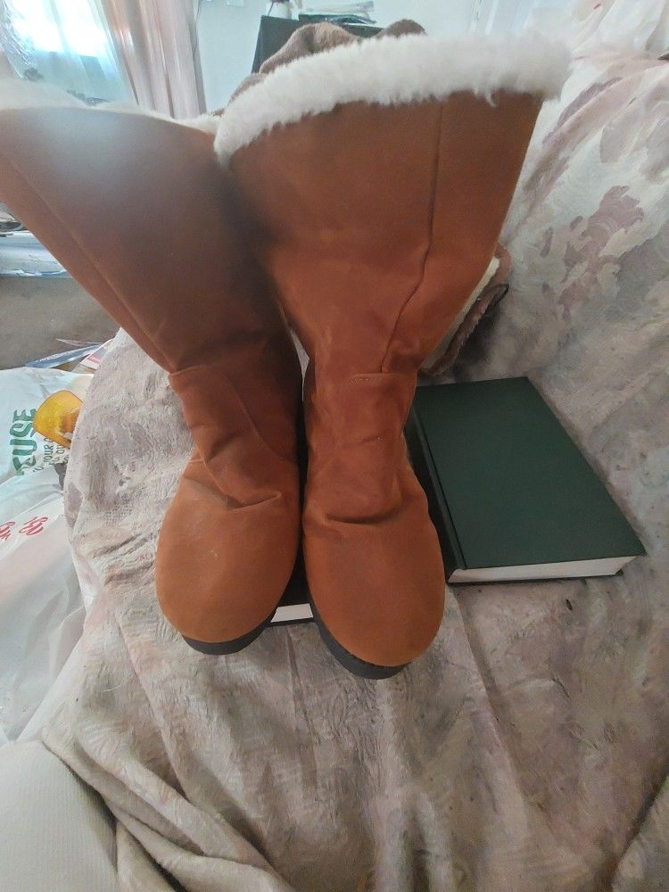 Warm, Comfortable Casual Boots SZ 40 Women's 