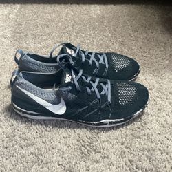 Nike Focus Flyknit Low Top Black And White Sneakers Size 8