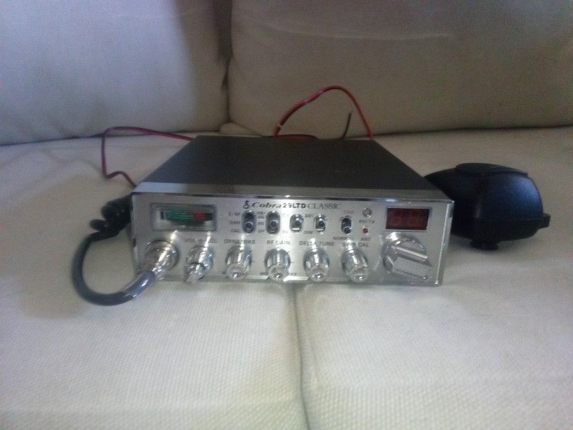 Cobra Ltd Classic CB Radio