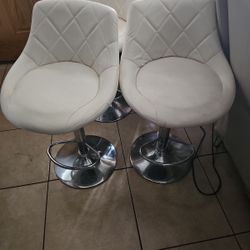 4 Bar Stools 