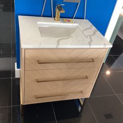 30” White Oak Solid Wood Vanity With Quartz Top READY FOR PICKUP!