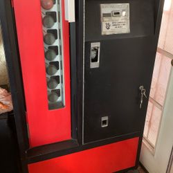 Coca Cola Vending Machine 