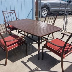 Pending pick up -Patio table w/4 chairs