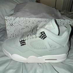 Seafoam Jordan 4 Retro - Size 7 women’s, 6.5 youth