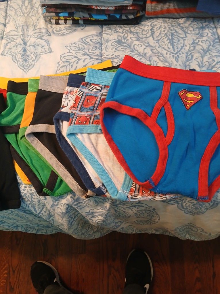 Boys Size 8 / FREE