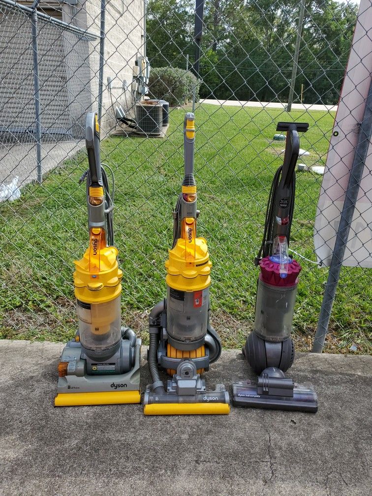 3 Dyson Vacuum Cleaners(each With Their Own Price)cada Uno Tiene Su Precio