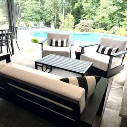 Beautiful Pottery Barn Malibu Outdoor Furniture Set - Like New!