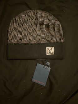 gray and black beanie