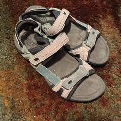 Earth Origins Women’s size 8