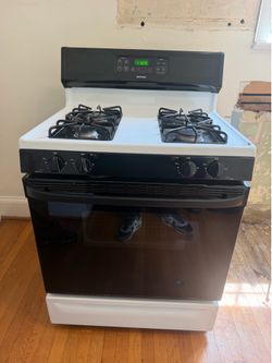 Hotpoint 30-in 4.8-cu ft Self-cleaning Gas Range (White On White)