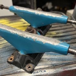 Tracker “Sixtrack” Skateboard Trucks 