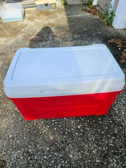 Nice LARGE IGLOO 48 gallon ice chest