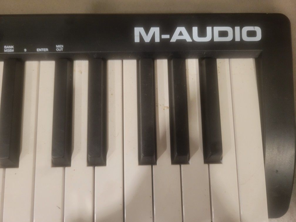 M-Audio Keystation 61 Mk3Usb/MIDI Controller👉 “If the ad is up, the product is available.”