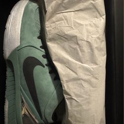 11.5 Kobes Deadstock Never Tried On