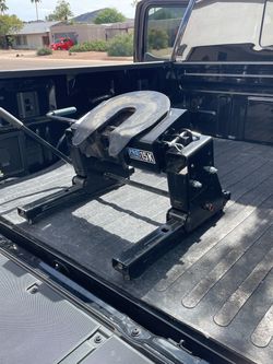 Fifth wheel slider hitch